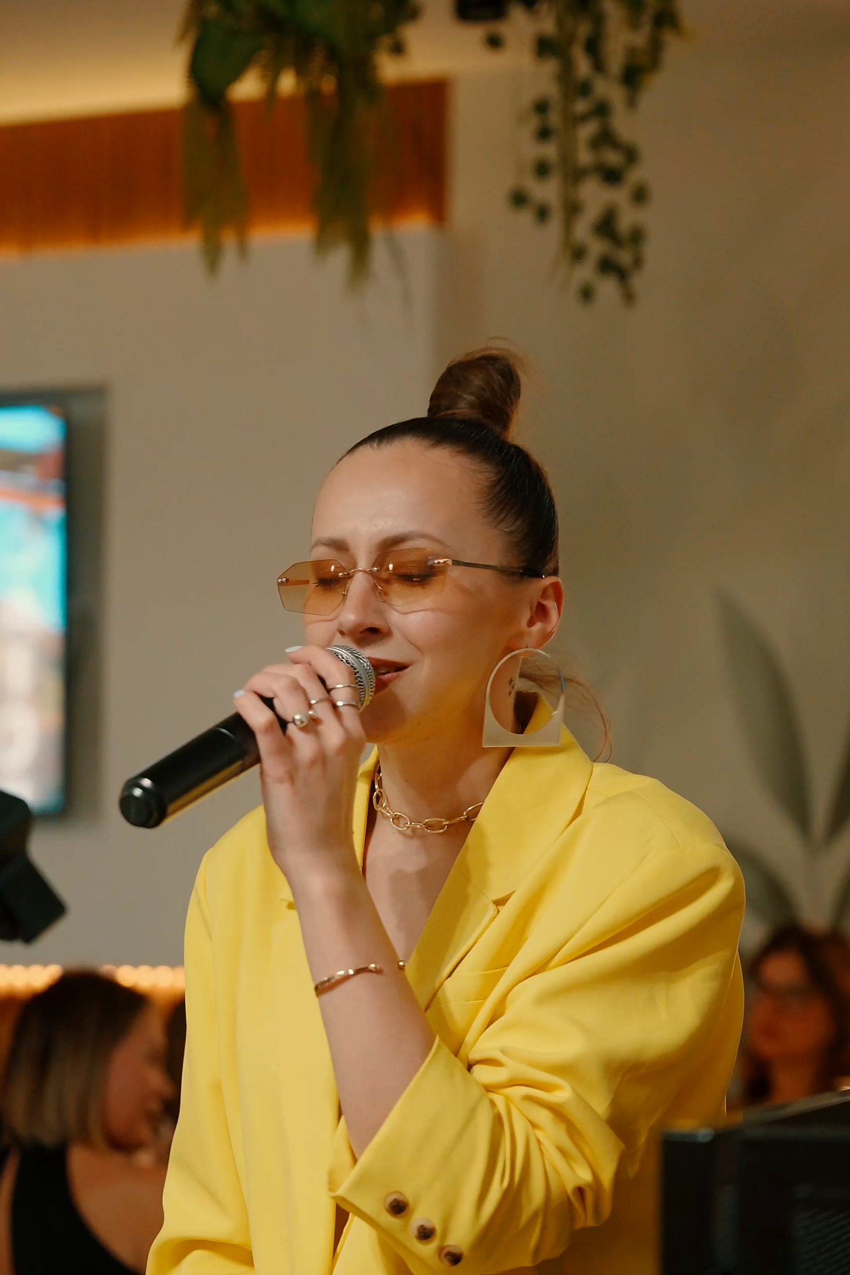 Catch Restaurante karaoke party with music and dinner in Quarteira